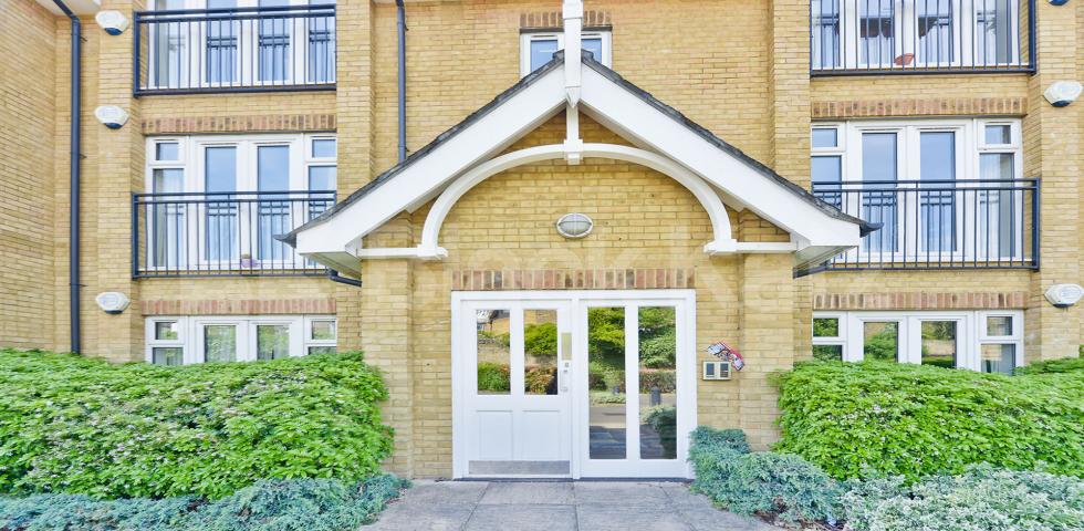 			NEW INSTRUCTION  (Includes Private Gated Parking), 1 Bedroom, 1 bath, 1 reception Apartment			 Wells Place, Kingham Close, Earlsfield